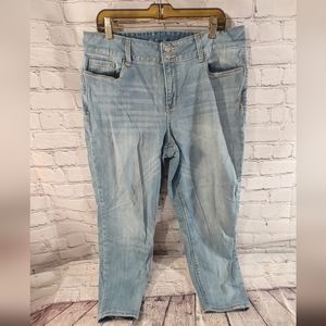 Boston Proper Light Wash Ankle Length Straight Leg Denim Jeans 18